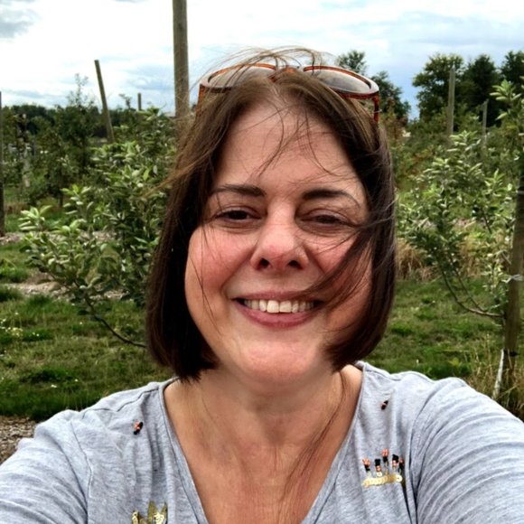 Meet your Posher, Sophie - Picture 2 of 3